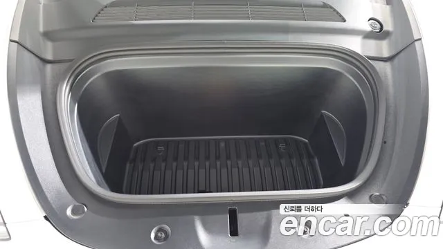 Tesla Model Y — Фото автомобиля 9