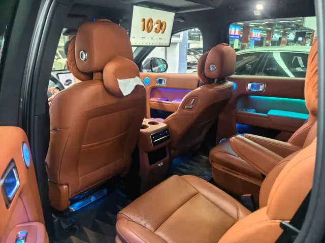 Li Auto L8 — Фото автомобиля 8
