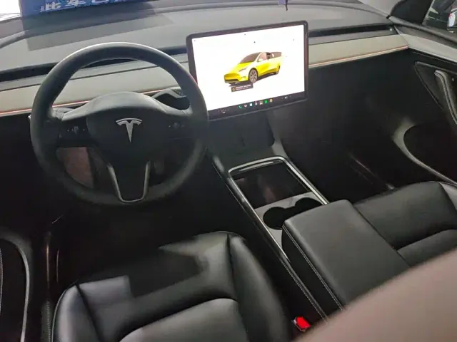 Tesla Model Y — Фото автомобиля 12