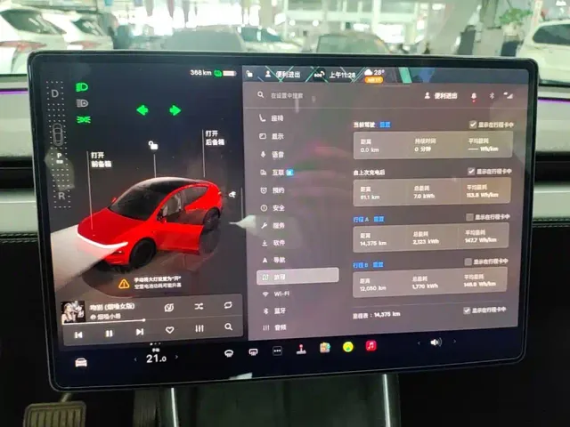 Tesla Model Y — Фото автомобиля 11