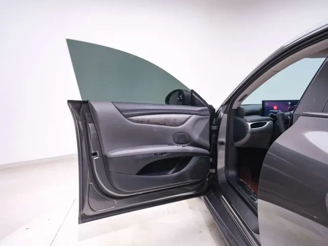 IM Motors L6 — Фото автомобиля 14