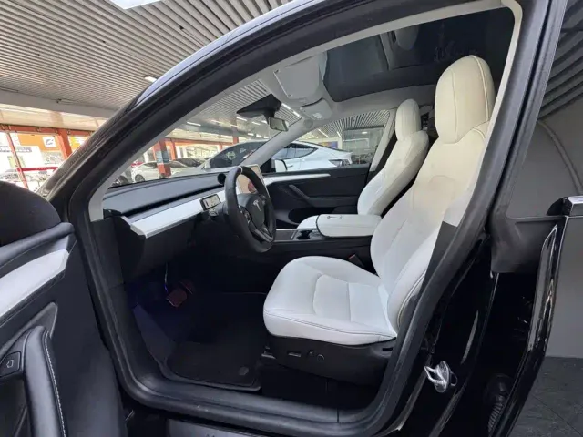 Tesla Model Y — Фото автомобиля 14