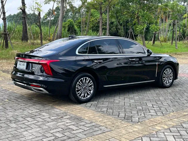 Hongqi H5 — Фото автомобиля 6