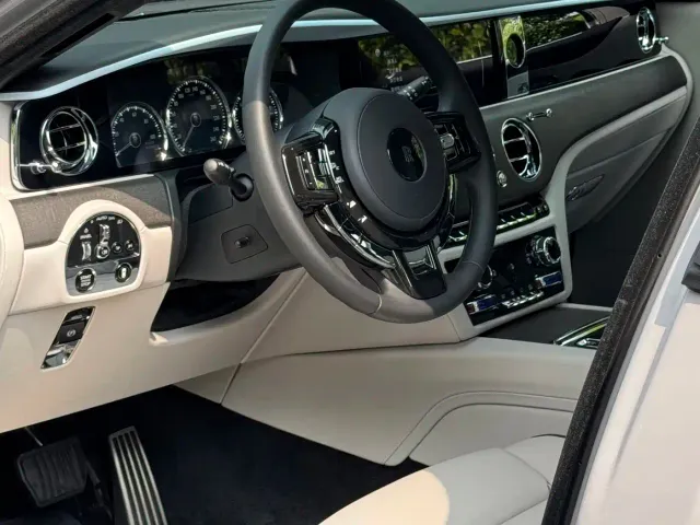 Rolls-Royce Ghost — Фото автомобиля 18