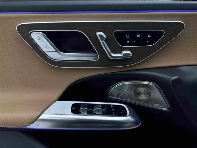 Mercedes-Benz E-Class — Фото автомобиля 23