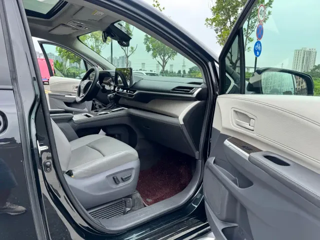 Toyota Granvia — Фото автомобиля 6