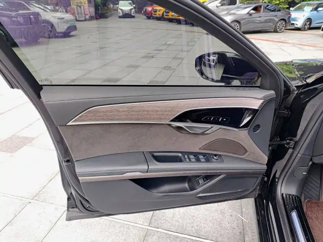 Audi A8 — Фото автомобиля 6