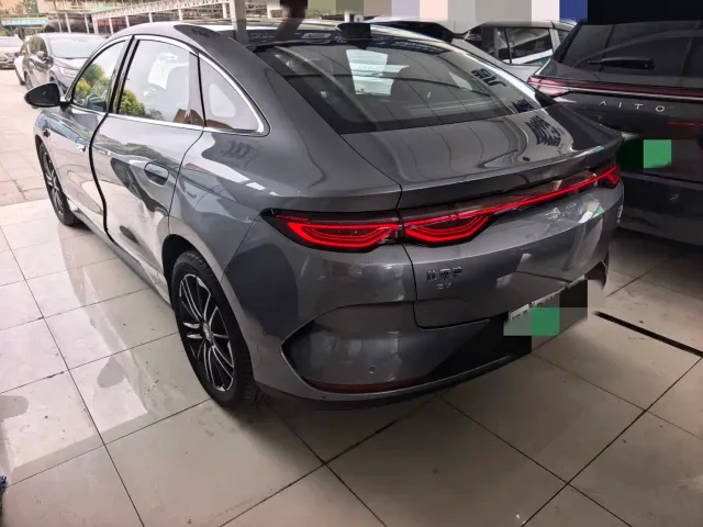 BYD Qin L — Фото автомобиля 15