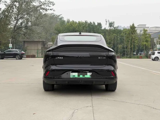 IM Motors LS6 — Фото автомобиля 5