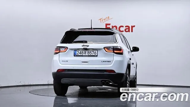 Jeep Compass — Фото автомобиля 4