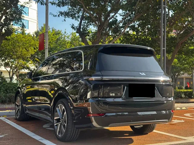 Li Auto L9 — Фото автомобиля 10