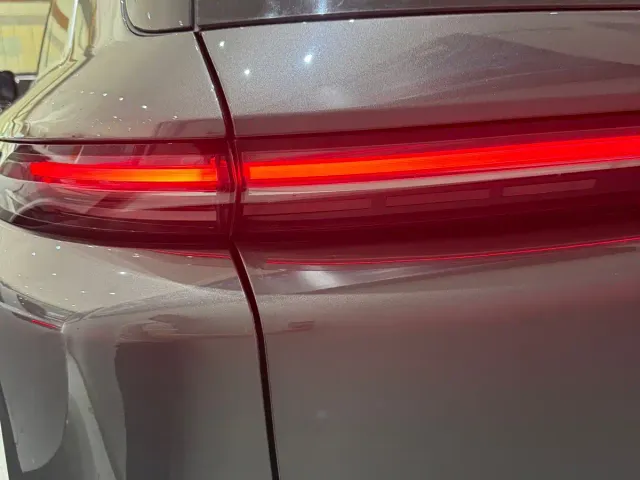 Li Auto L8 — Фото автомобиля 15