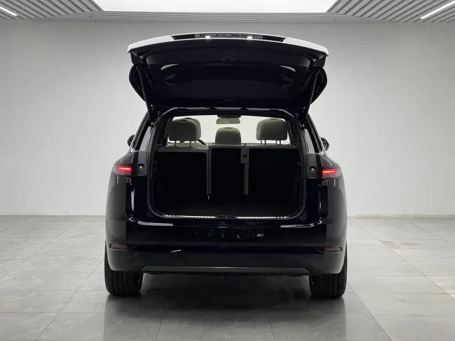 Li Auto L7 — Фото автомобиля 10