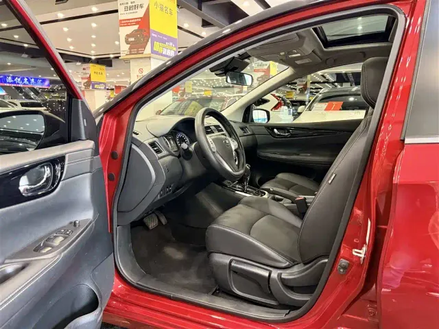 Nissan Tiida — Фото автомобиля 4