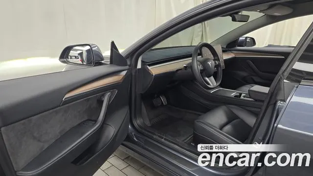 Tesla Model 3 — Фото автомобиля 10