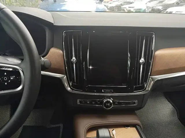 Volvo S90 — Фото автомобиля 12