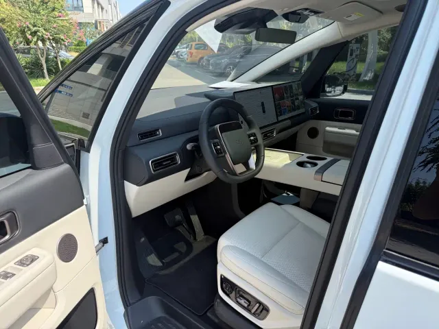 Li Auto MEGA — Фото автомобиля 15