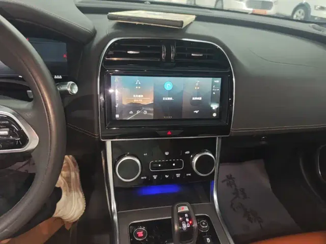 Jaguar XEL — Фото автомобиля 12