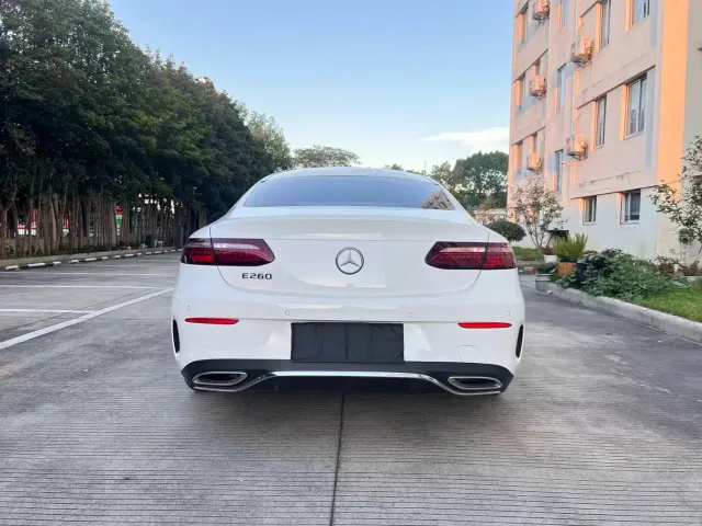 Mercedes-Benz E-Class — Фото автомобиля 27