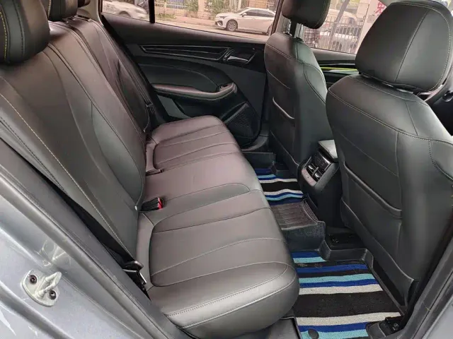 Roewe i5 — Фото автомобиля 11