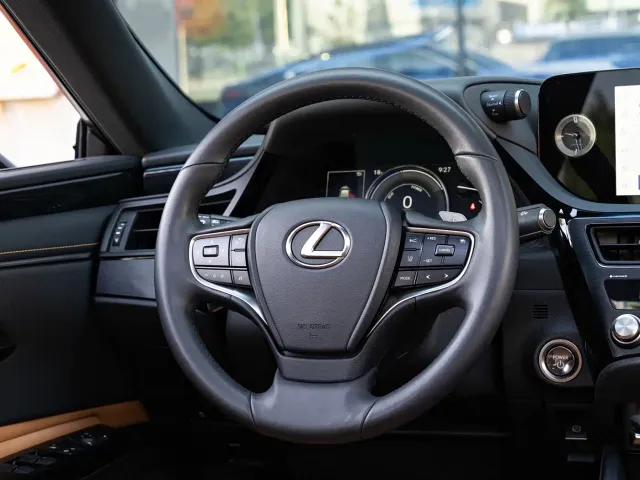 Lexus ES — Фото автомобиля 14