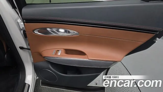 Genesis GV70 — Фото автомобиля 14