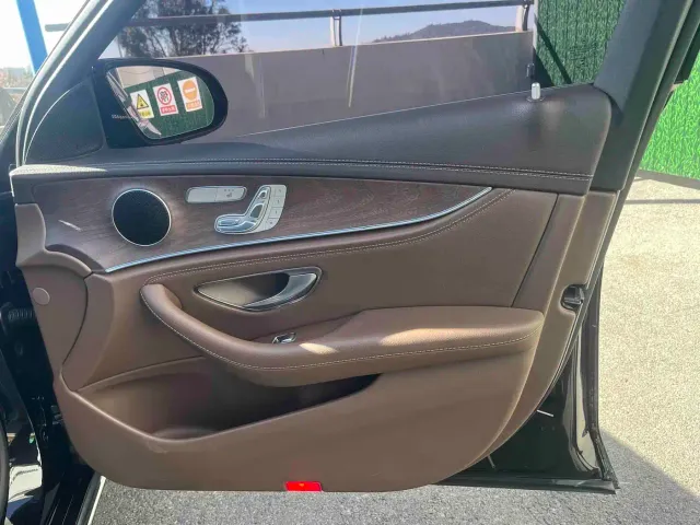 Mercedes-Benz E-Class — Фото автомобиля 20