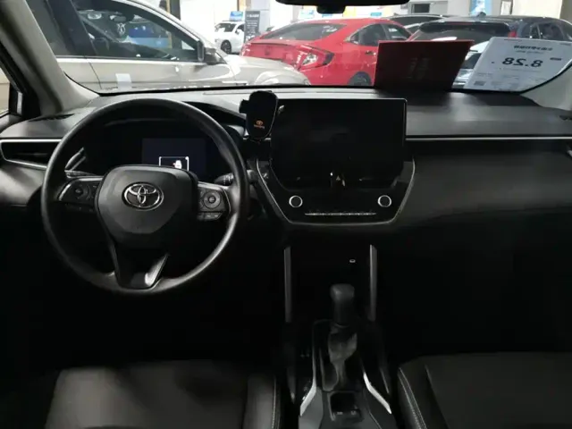 Toyota Corolla Cross — Фото автомобиля 12