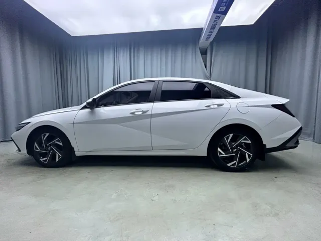 Hyundai Elantra — Фото автомобиля 4