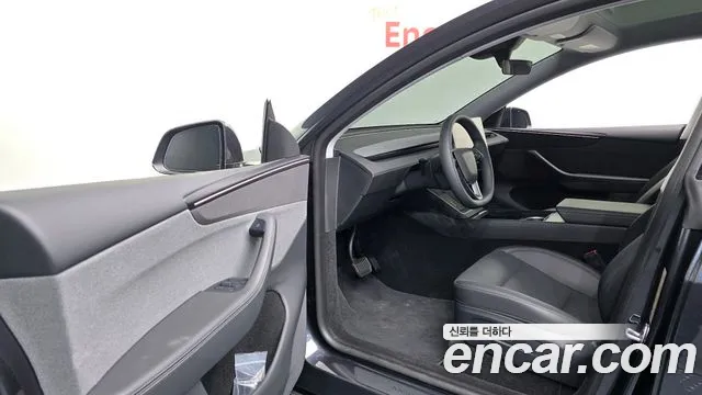 Tesla Model Y — Фото автомобиля 10