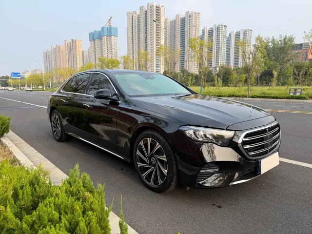 Mercedes-Benz E-Class — Фото автомобиля 3