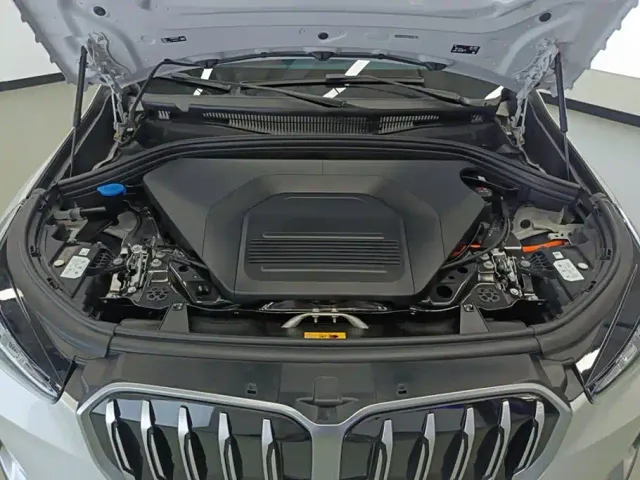BMW BMW iX1 2025 eDrive25L X Design Package — Фото автомобиля 10