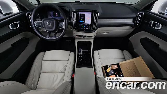 Volvo XC40 — Фото автомобиля 7