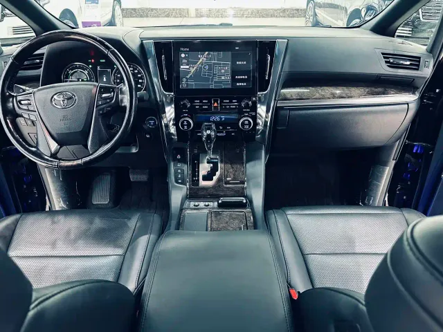 Toyota Vellfire — Фото автомобиля 12
