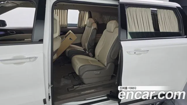 Kia Carnival Generation 4 — Фото автомобиля 18