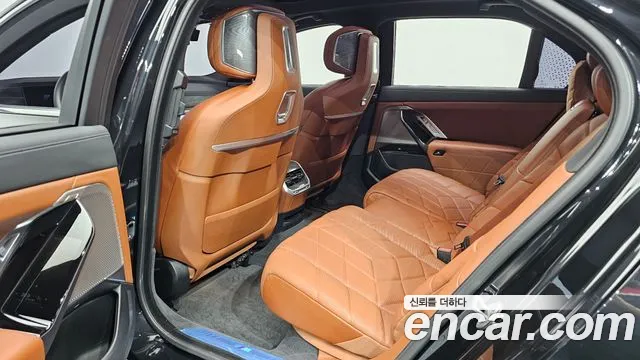 BMW i7 G70 — Фото автомобиля 18
