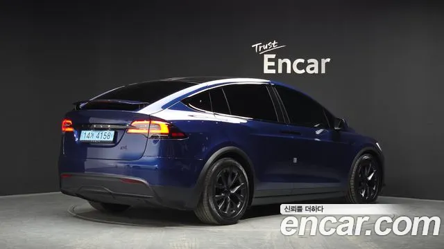 Tesla Model X — Фото автомобиля 2