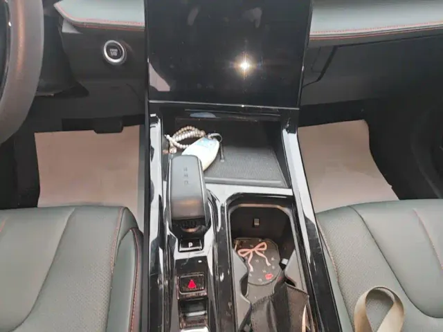 Geely Boyue — Фото автомобиля 13