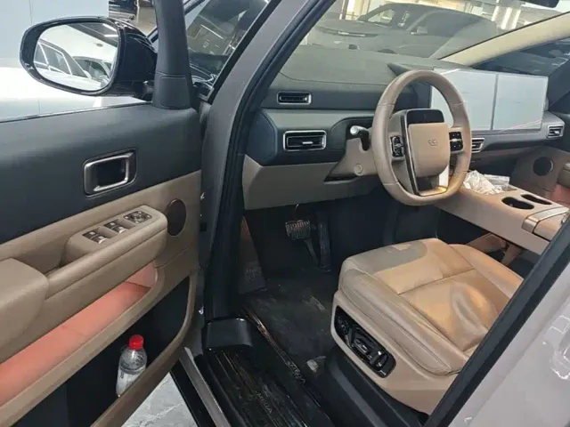 Li Auto MEGA — Фото автомобиля 15