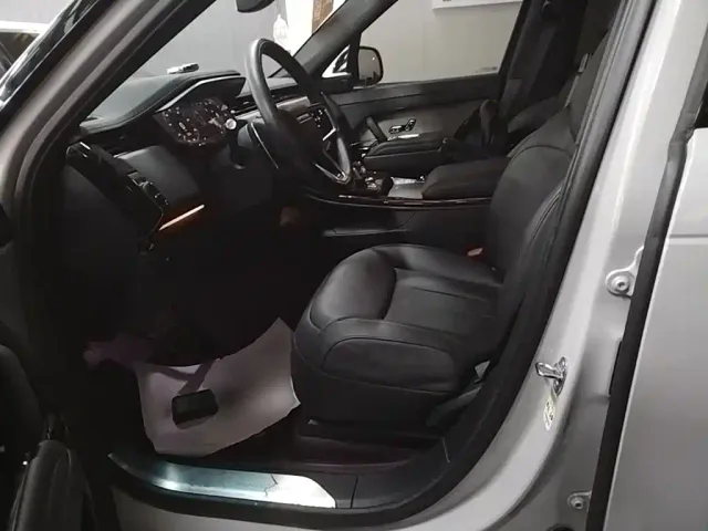 Land Rover Range Rover Sport — Фото автомобиля 14