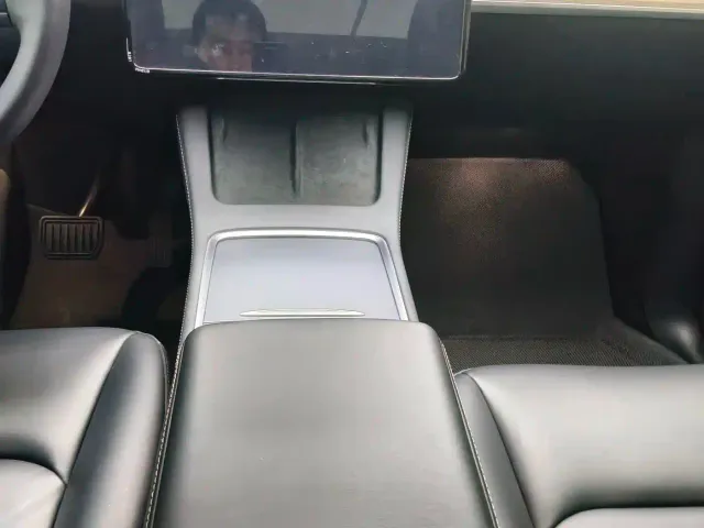 Tesla Model Y — Фото автомобиля 11