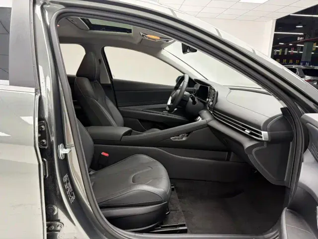 Hyundai Elantra — Фото автомобиля 20