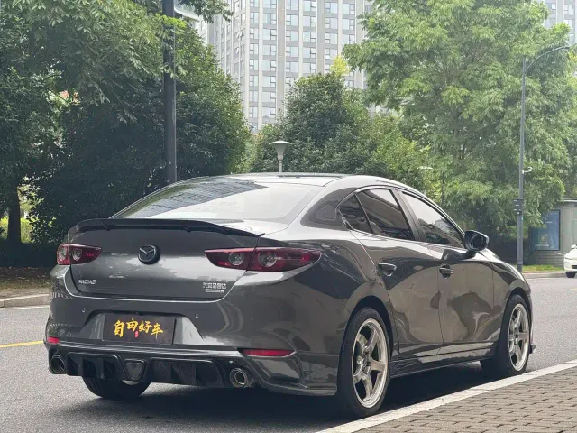 Mazda Axela — Фото автомобиля 19
