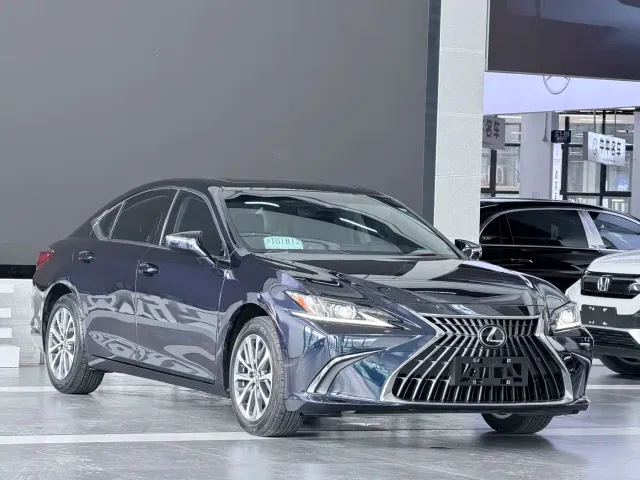 Lexus ES — Фото автомобиля 3
