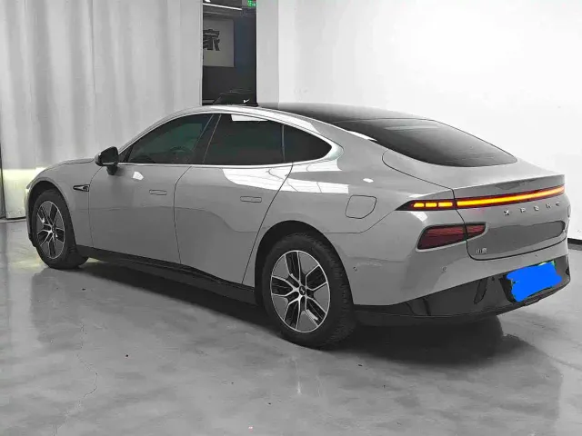 Xpeng P7 — Фото автомобиля 12