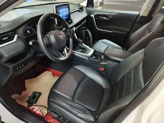 Toyota RAV4 — Фото автомобиля 15