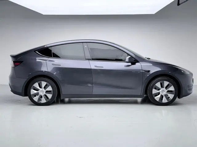 Tesla Model Y — Фото автомобиля 15