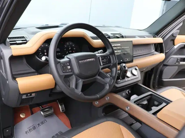 Land Rover Defender — Фото автомобиля 13