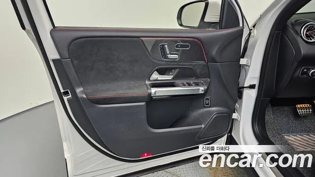 Mercedes-Benz GLB-Class — Фото автомобиля 24
