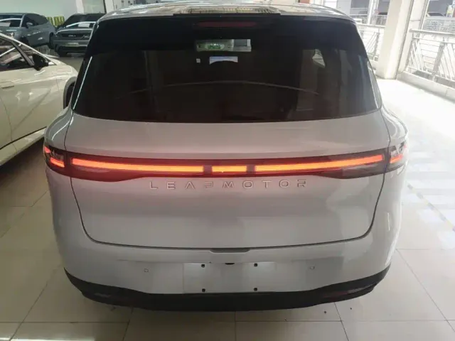 Leapmotor B10 — Фото автомобиля 5